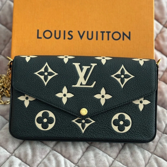 Louis Vuitton Pochette Felicie Black Beige
Shoulderbag 3PCS Set W/Box - Picture 4 of 16